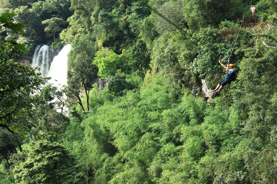 Laos - Bolaven Plateau - Tree Top Explorer - zipline - foto: Tree Top Explorer